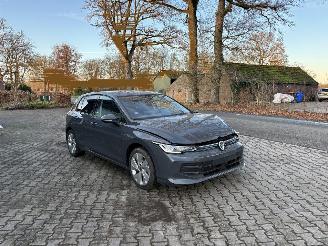 Vaurioauto  passenger cars Volkswagen Golf 8.5 ETSI 1.5 HYBRIDE AUTOMAAT NAVI CLIMA CAMERA LED VIRT DASH TREKHAAK B.J 12-2024 2024/12