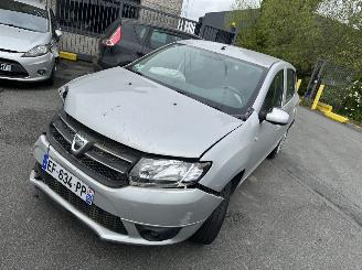 krockskadad bil auto Dacia Sandero  2016/9