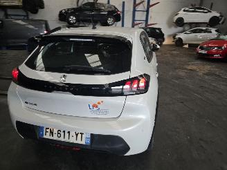 Peugeot 208  picture 6