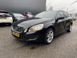 Vaurioauto  passenger cars Volvo V-60 2.0 aut. 2011/11