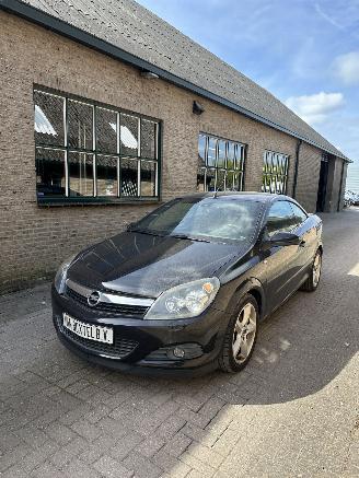 Damaged car Opel Astra TWIN TOP 2006/9