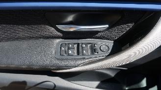 BMW 3-serie BMW 3-serie Touring 320i Edition M Sport Shadow High Executive picture 12