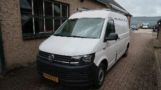 krockskadad bil bedrijf Volkswagen Transporter Volkswagen Transporter 2.0 TDI L2H2 Highline 2019/4