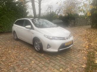 krockskadad bil auto Toyota Auris Touring Sports AUTOMAAT 1.8 Hybrid Lease 2014/10