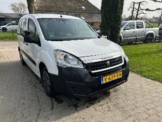 Peugeot Partner GERESERVEERD!!!120 1.6 BlueHDi 100 L1 Première picture 4