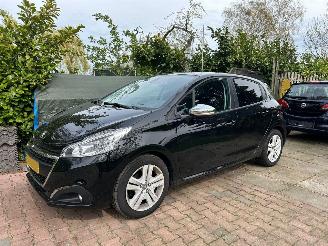 Peugeot 208 1.2 PureTech Signature picture 18
