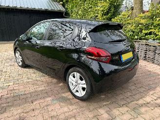Peugeot 208 1.2 PureTech Signature picture 14