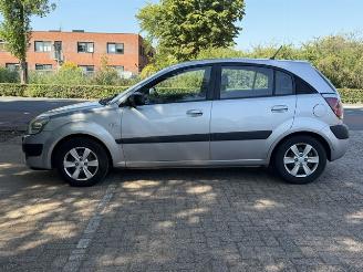 Kia Rio 1.4 X-pect. AIRCO | 5 DEURS | INRUIL VERKREGEN. picture 2