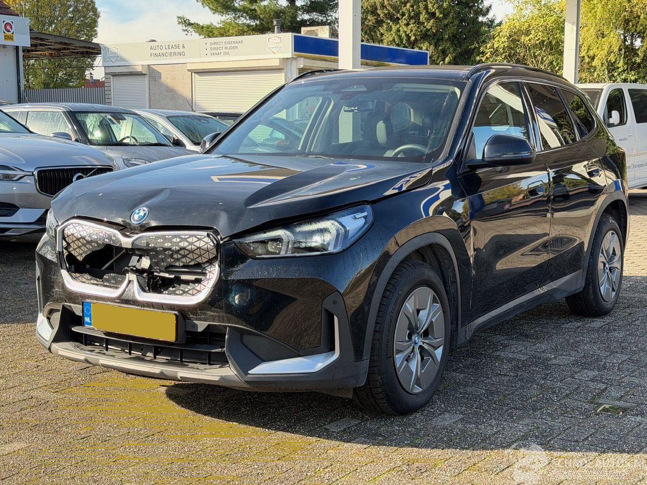 BMW iX1 eDrive 20 67 KWH. ( schroefschade )