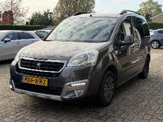 Coche accidentado Peugeot Partner 1.2 PureTech AIRCO 2017/6