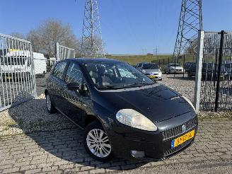 uszkodzony samochody osobowe Fiat Punto 1.4 Dynamic 2007/3