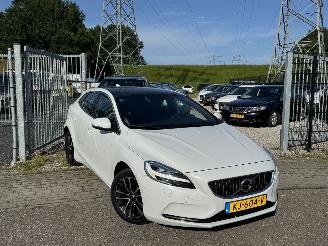 damaged passenger cars Volvo V-40 2.0 D2 Summum Business 2016/9