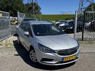 damaged passenger cars Opel Astra SPORTS TOURER 1.0 edition 2016/11