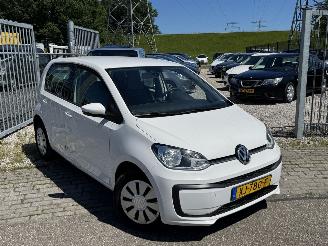damaged passenger cars Volkswagen Up! 1.0 BMT Move up 2019/1