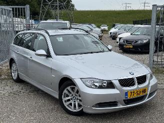 damaged passenger cars BMW 3-serie 325i High Executive 2006/1
