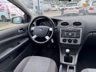 Ford Focus 1.6 16-V trend picture 13