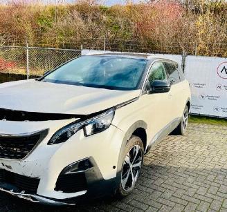 Coche accidentado Peugeot 5008 Allure 2019/12