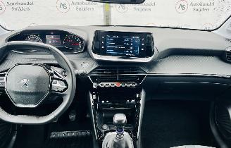 Peugeot 208 Allure picture 7