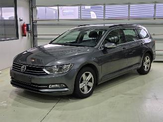 Damaged car Volkswagen Passat comfortline 1.6 TDI euro6b 2017/5