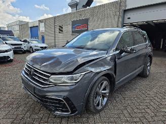 Vaurioauto  passenger cars Volkswagen Tiguan R-Line TDI DSG 4Motion Virtual Head-Up Led Camera Sfeerverl. Stuurverw. Stoelverw. Trekhaak 147KW/200PK 2021/6