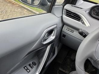 Peugeot 208 1.2 Allure Pano Climatronic MultiMedia Led Pdc CruiseControl 60KW / 82PK picture 12