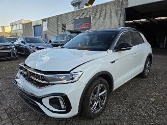 Voiture accidenté Volkswagen T-Roc 1.5 TSI R-Line DSG Virtual Navi IQ-Light Sport-Mode Massage Camera Sfeerverl. Stoelverw. Trekhaak Ecc Acc 110KW / 150PK 2025/5