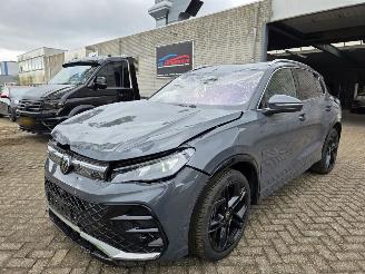 Vaurioauto  passenger cars Volkswagen Tiguan R-Line 1.5eTSI ProMax-Navi Head-Up Keyless IQ-Light 360View Massage Sfeerverl. Acc Lane-Assist Trekhaak 110KW / 150PK 2024/3