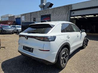 Avarii autoturisme Volkswagen T-Roc R-Line 1.5eTSI IQ-Light Drive-Mode Camera Virtual Keyless Sfeerverl. Trekhaak 110KW / 150PK 2026/2