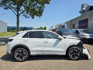 Unfallwagen Volkswagen T-Roc R-Line 1.5eTSI IQ-Light Drive-Mode Camera Virtual Keyless Sfeerverl. Trekhaak 110KW/150PK 2026/2