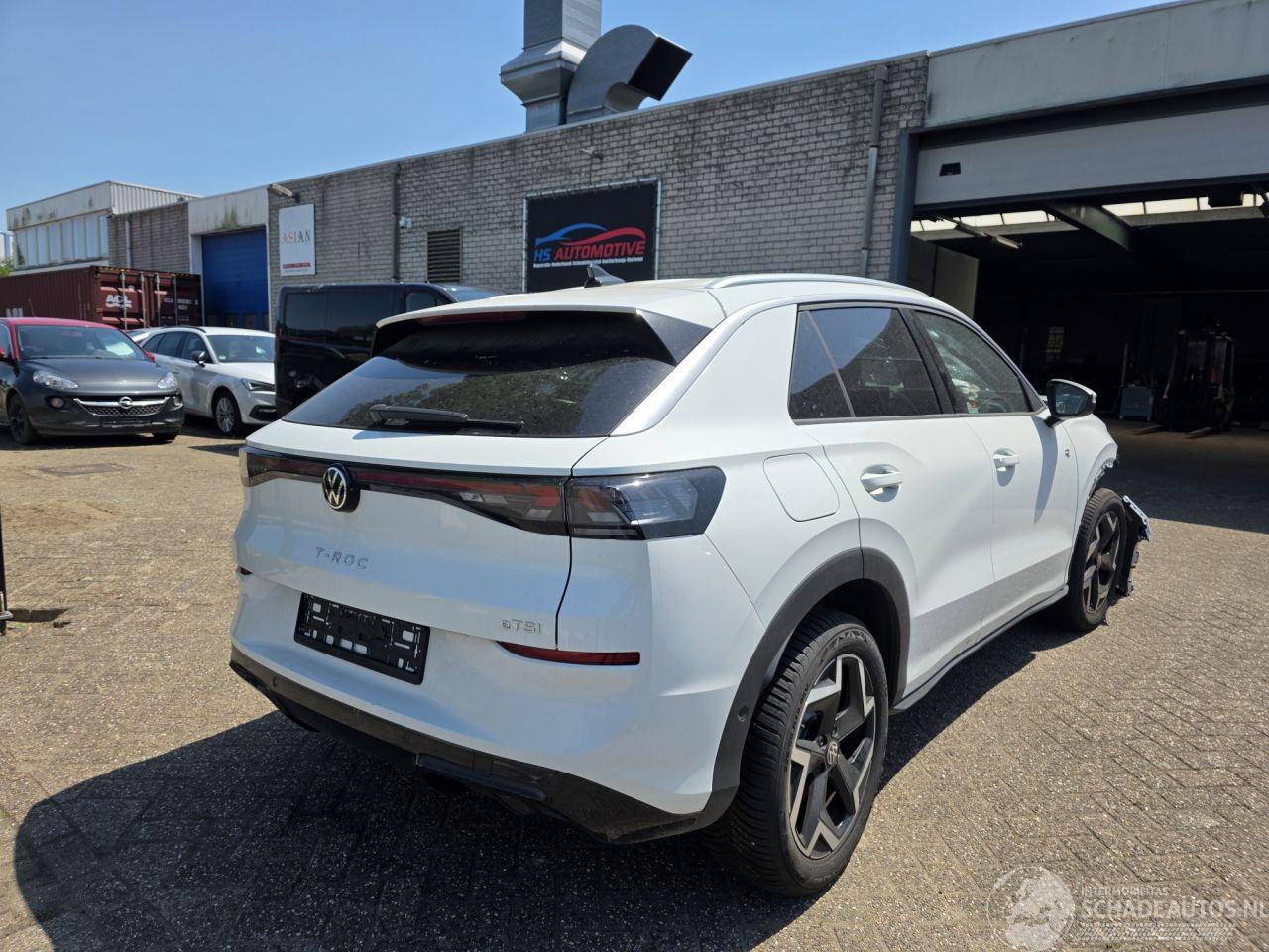 Volkswagen T-Roc R-Line 1.5eTSI IQ-Light Drive-Mode Camera Virtual Keyless Sfeerverl. Trekhaak 110KW / 150PK
