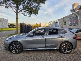 BMW 1-serie 120 M-Pack Pano Virtual Keyless Memory Led Camera Acc Lane-Assist Sfeerverl. picture 2