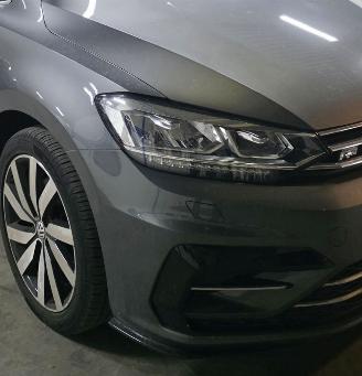 Auto incidentate Volkswagen Touran R-LINE 1.5TSI DSG PANO 7-Zits Led Alcantara Keyless Camera Navi Acc 110KW/150PK 2020/5