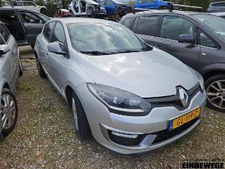 Coche siniestrado Renault Mégane Megane III Berline (BZ), Hatchback 5-drs, 2008 / 2017 1.2 16V TCE 115 2014/5