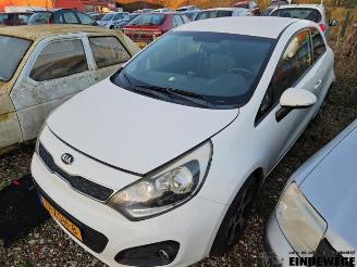 Vrakbiler auto Kia Rio Rio III (UB), Hatchback, 2011 / 2017 1.2 CVVT 16V 2013/1