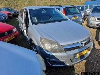 Coche siniestrado Opel Astra Astra H (L48), Hatchback 5-drs, 2004 / 2014 1.8 16V 2004/6