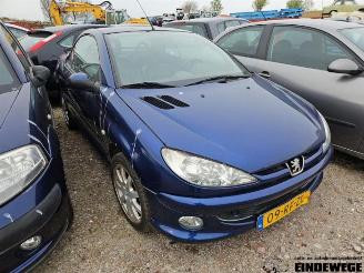 Vrakbiler auto Peugeot 206 206 CC (2D), Cabrio, 2000 / 2007 1.6 16V 2005/4