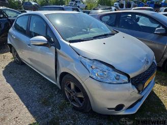 Vrakbiler auto Peugeot 208 208 I (CA/CC/CK/CL), Hatchback, 2012 / 2019 1.2 Vti 12V PureTech 82 2013/11