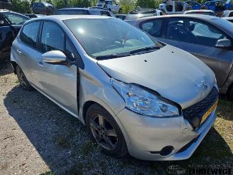 Vrakbiler auto Peugeot 208 208 I (CA/CC/CK/CL), Hatchback, 2012 / 2019 1.2 Vti 12V PureTech 82 2013/11