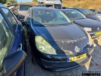 Vrakbiler auto Renault Clio Clio III (BR/CR), Hatchback, 2005 / 2014 1.2 16V 65 2006/3