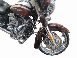 Harley-Davidson Street Glide CVO picture 17