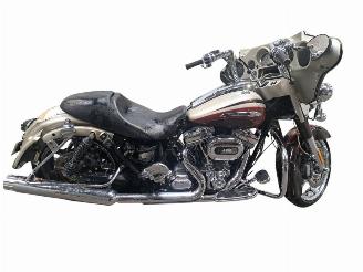 Harley-Davidson Street Glide CVO picture 2
