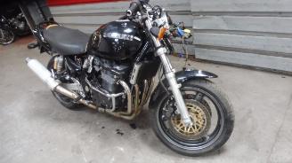 krockskadad bil motor Suzuki  INAZUMA 2000/11