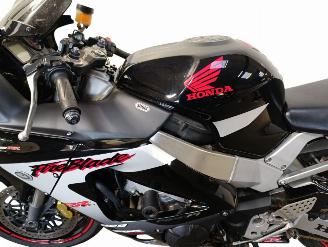 Honda CBR 900 RR picture 11