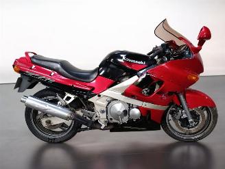 krockskadad bil motor Kawasaki ZZ - R 600  1999/7