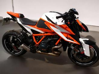 KTM 1290 Super Duke R  picture 1