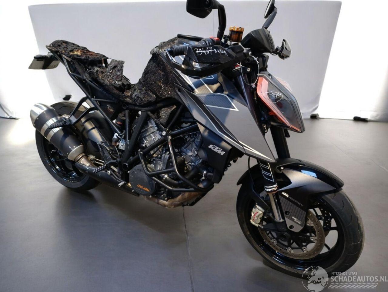 KTM 1290 Super Duke R 