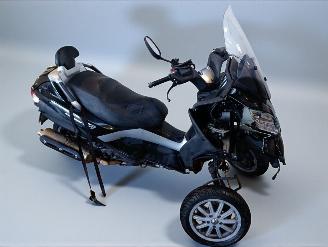 skadebil bromfiets Piaggio  MP3 2011/1