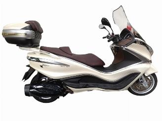 skadebil bromfiets Piaggio X10  2015/9