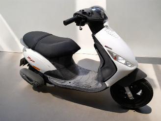 skadebil bromfiets Piaggio  ZIP 2021/12