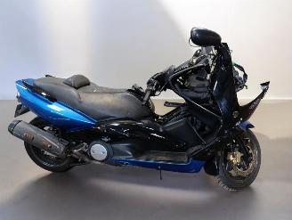krockskadad bil bromfiets Yamaha  TMAX 2007/2